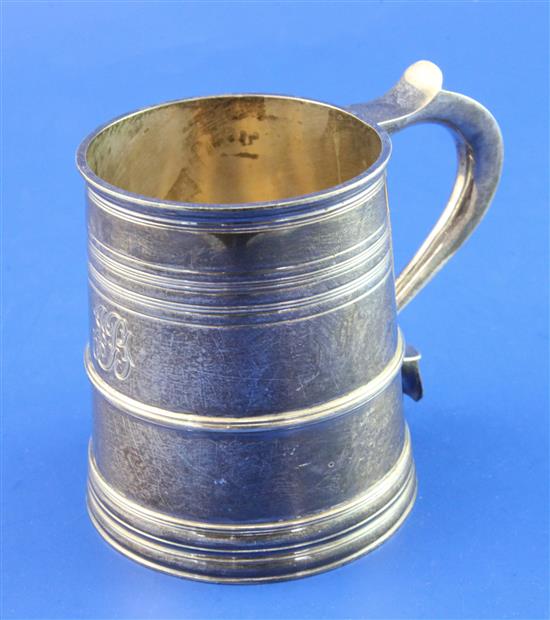 An Edwardian Brittania standard silver mug, 9.5 oz.